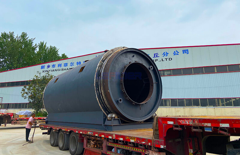 廢輪胎煉油設(shè)備裝車發(fā)出 廢輪胎煉油設(shè)備裝車發(fā)出